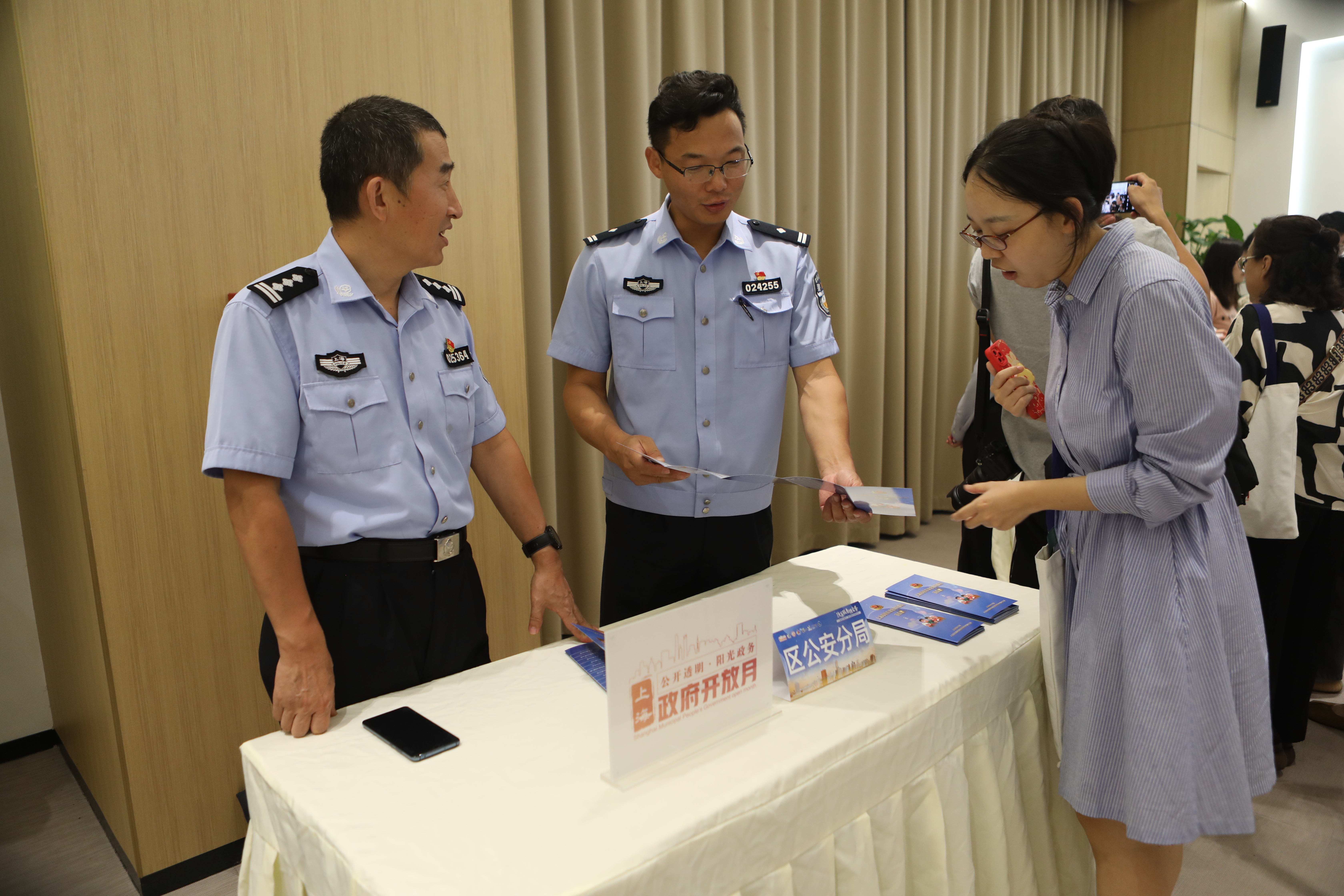 【聽】入場券被“秒光” 長寧這場政策“課堂”有何魅力？4.jpg