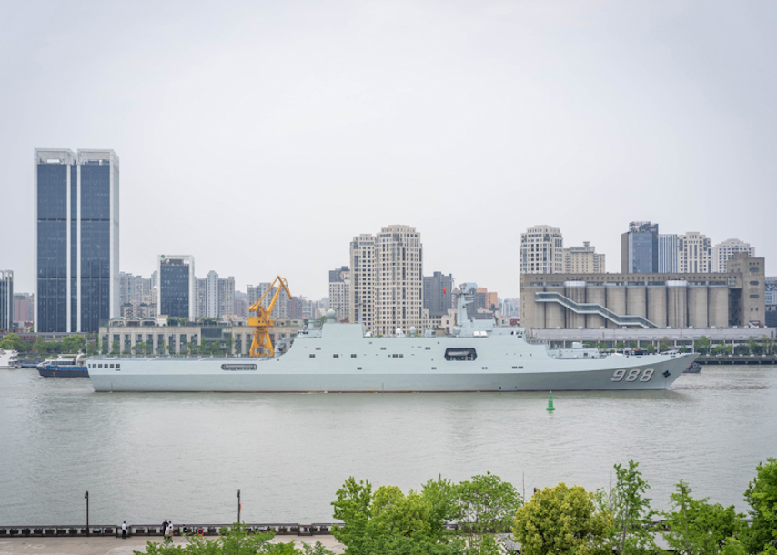 海軍現役艦抵滬 今開放登艦參觀