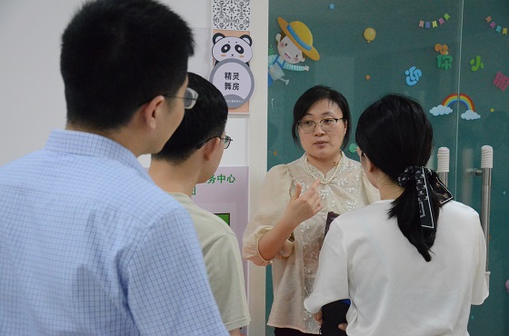 山陽鎮(zhèn)婦聯(lián)副主席顧蓓貝詳細(xì)講解