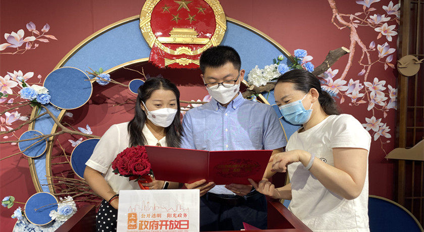 20220824“開”啟幸福新婚“放”飛政務(wù)新風(fēng)——閔行區(qū)民政局舉辦政府開放月活動_副本.jpg